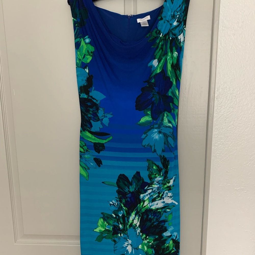 Caché cocktail dress, hugs your body and enhances your shape.